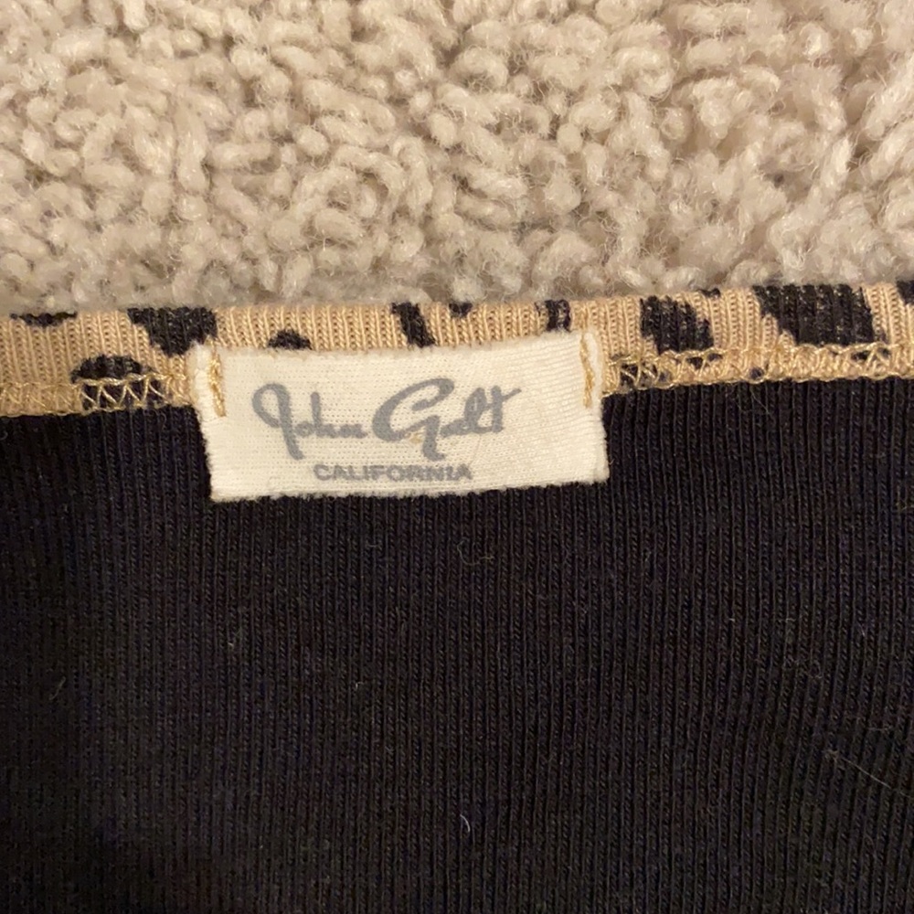 BRANDY MELVILLE LONG SLEEVE• ONE SIZE FITS ALL - Picture 2 of 2